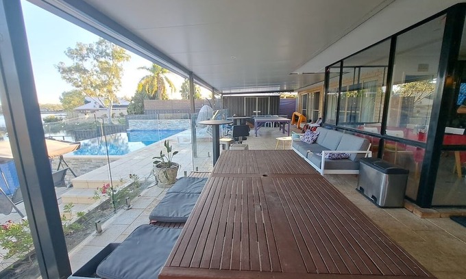Ballajura Casa | Paradise on the Lakes - Queen Bedroom