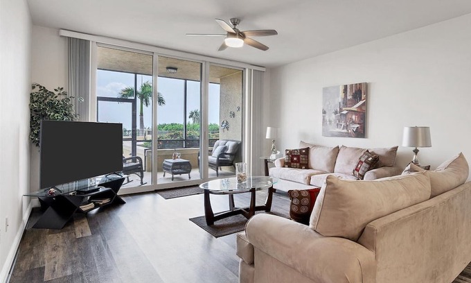 Burnt Store Marina Apartamento | 3 Bedroom Condo 728652 by Houzlet