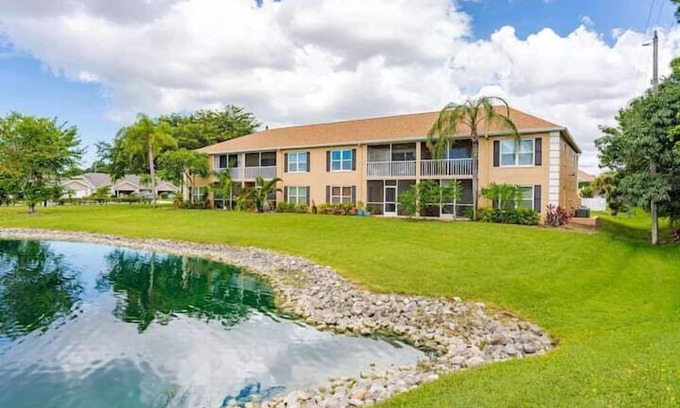 Crown Pointe Apartamento | 2 Bedroom 737198 by Houzlet