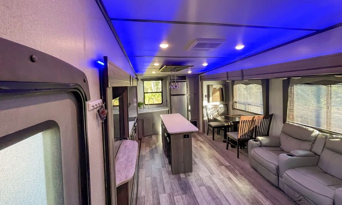 Braden River Casa | Modern Camper/RV in Sarasota - 9 min from Myakka Park