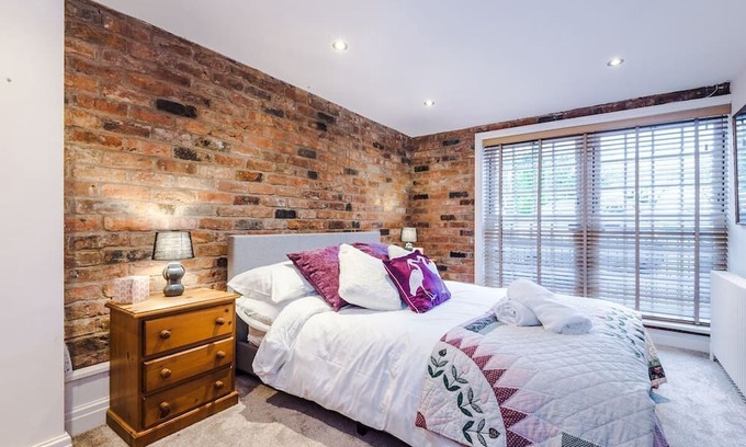 Sandbach Casa | Country 4-bed house with views