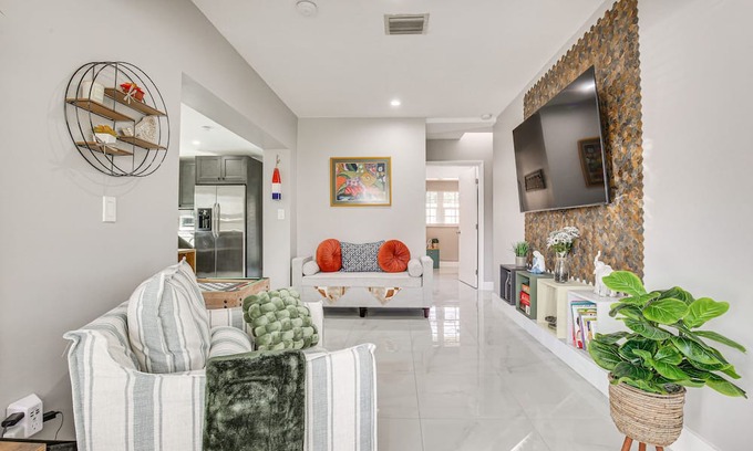 Edgewood Cabaña | Family-Friendly Fort Lauderdale Home Near Beaches!