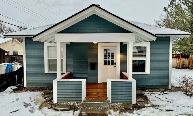 North End Cabaña | Lovely North End Cottage- Newly renovated historic home with all the amenities.