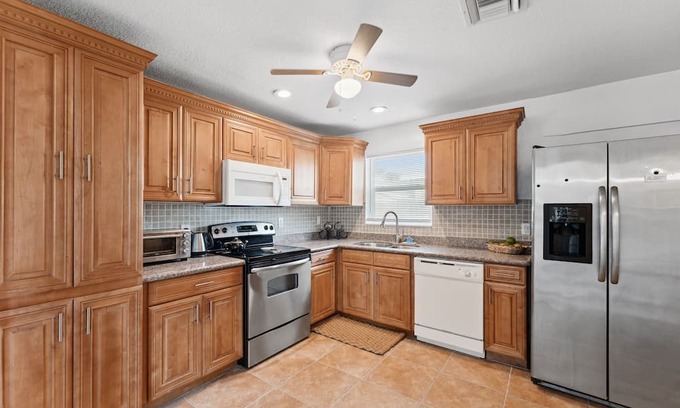 Stuart Casa | Home by the Water: Nature Parks ~ 15 Miles of Trails~ Fire Pit ~ Boat Parking