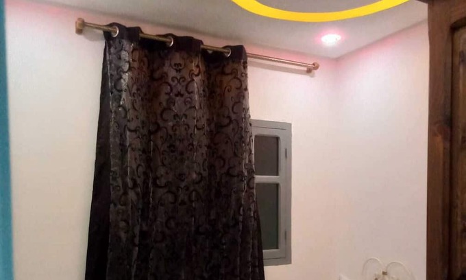 Sale Cama Y Desayuno | مبيت + افطار غرفة خاصة لفرد واحد ، في شقة مع عائلة. الحمام و الدوش مشترك