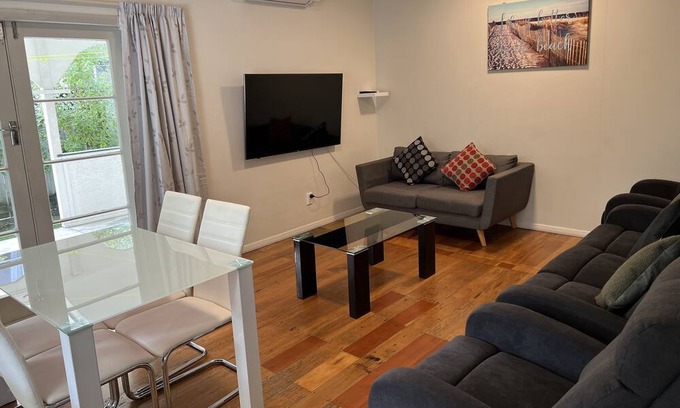 Palmerston North Casa | Central Spacious House With Backyard And Patio