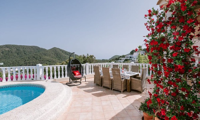 Santa Eulalia del Río Villa | Amazing villa with pool in a beautiful and quite area