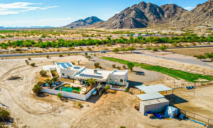 Maricopa Casa | Spacious desert charmer with a pool, covered patio, office, games, AC, and Wifi