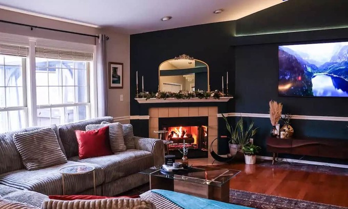 Champaign Casa | The Oasis