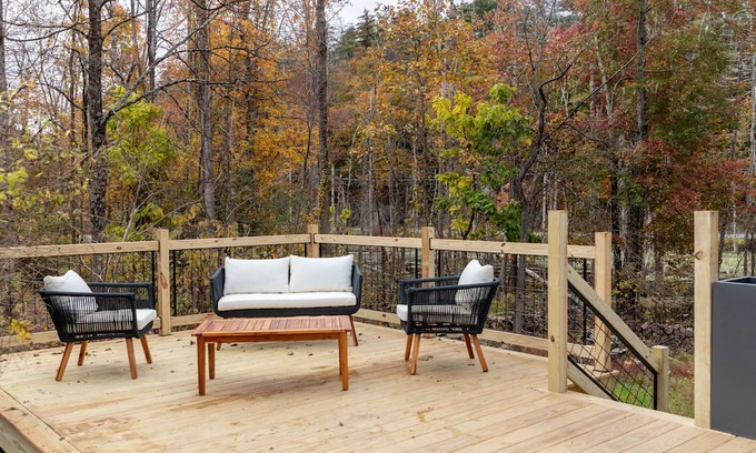 Kingston Cabaña | A Modern Lakeside Cottage in a Quiet Hudson Valley Hamlet