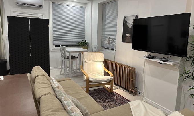 New Toronto Apartamento | 5-Minute walk to the lake, cozy and spacious studio for two!
