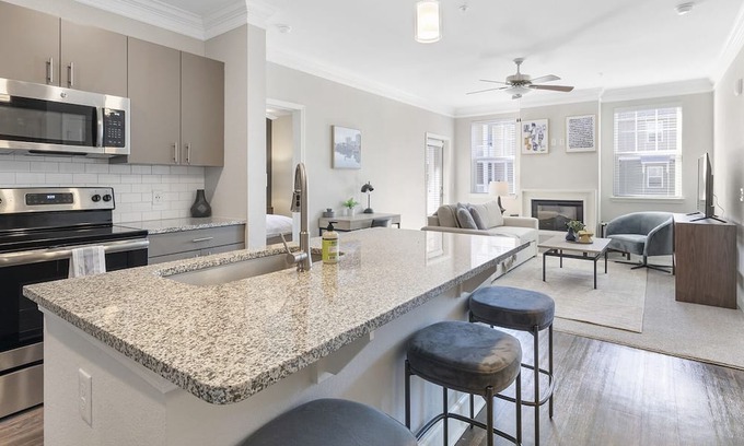 Cary Apartamento | Modern Apartment in Prime Location (ID1000X405)