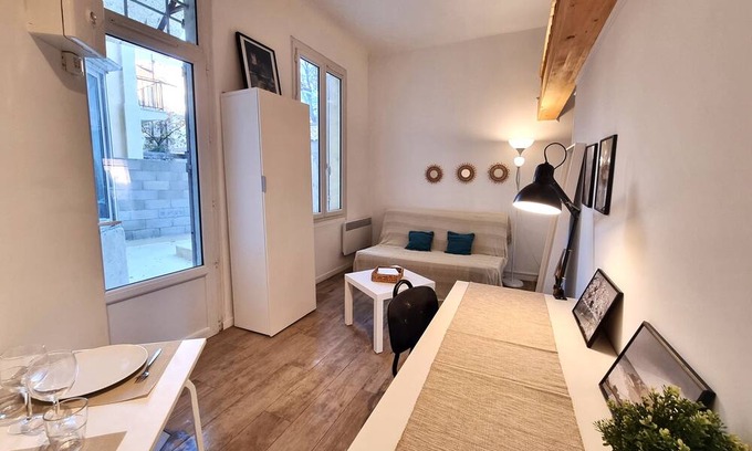 1st Arrondissement Apartamento | Mezzanine studio in inner courtyard