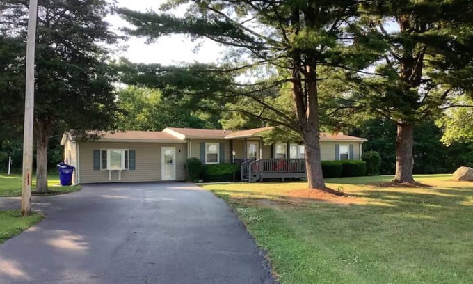 Gettysburg Casa | Beautiful Private Home on 2 Acres in Gettysburg - Pet Friendly!