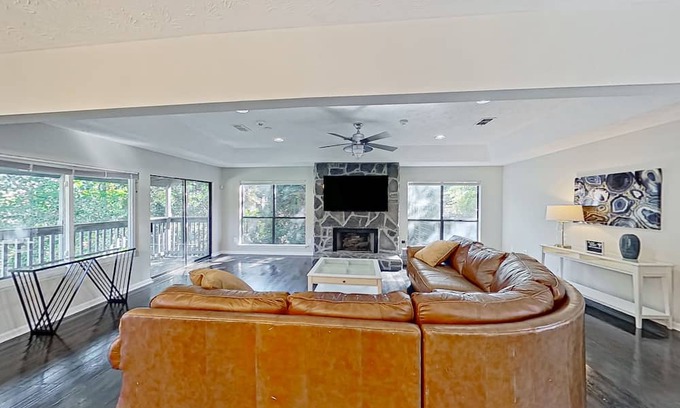 Gunter Afs Casa | Gorgeous pond view home with two porches, streaming, & W/D - great location