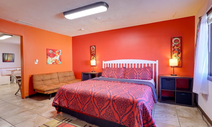 Shelley Apartamento | Shelly Studio Apartment Rental w/ Shared Fire Pit!