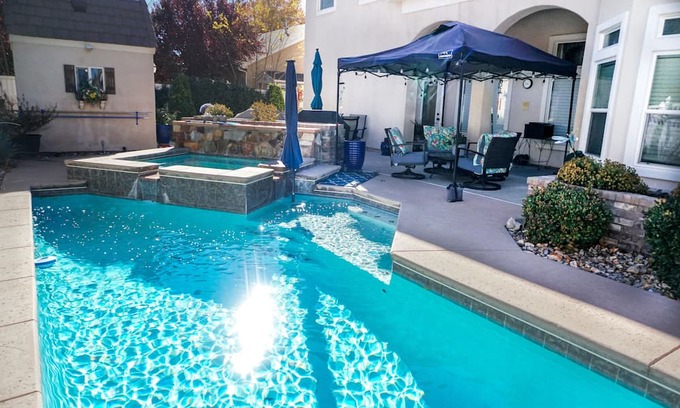 Hurricane Apartamento | AAA Suite: Luxe Studio Casita with pool, Hot Tub & BBQ in the gateway to Zion.