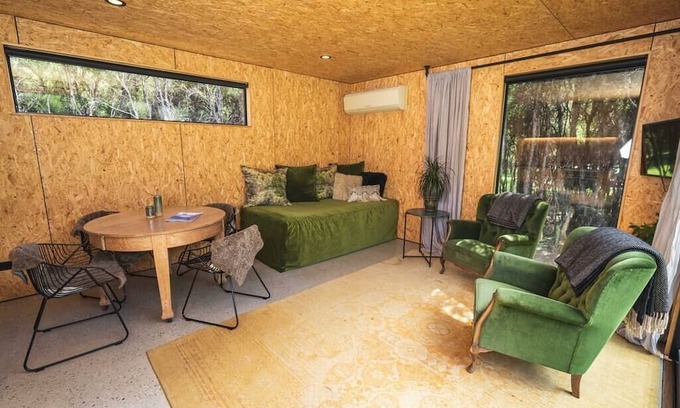 Albert Town Cabaña | Wanaka's most Stylish, tranquil and private one bedroom apartment, 2 x free bike