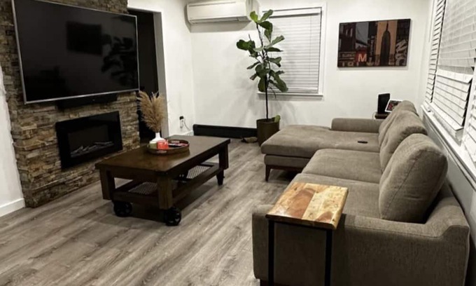 Lake Hiawatha Casa | Amazing Two level Single family home closed to Restaurants and malls