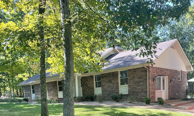 Crossville Casa | Cardinal House Swimming Pool open April 1 - August 30 Quite Neighborhood .