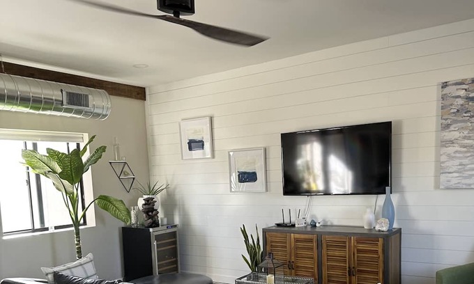 Pinnacle Peak Cabaña | Quaint modern guest house, near all attractions.