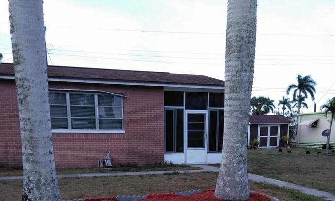Majestic Palms Casa | New and gorgeous Timber Creek Beauty near to great attractions. Amenities galore