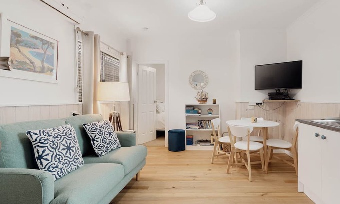 Patonga Cabina | Happy Daze 2 by Coast Holidays