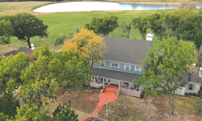 Canton Casa | This house is a 5 bedroom(s), 5.5 bathrooms, located in Canton, TX.