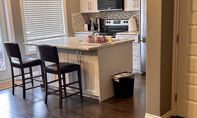 Saskatoon Casa | GEARY LODGE -“home away from home” , minutes drive from Saskatoon Airport .