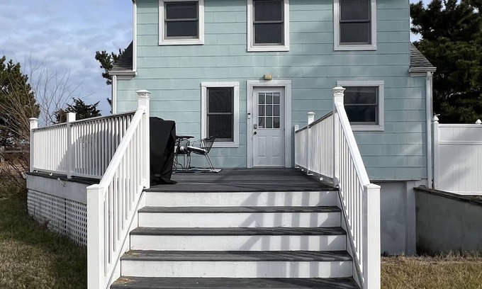 Slaughter Beach Casa | Beachfront Cottage with detached screened porch with stunning beach views.