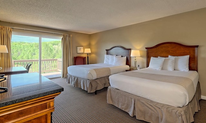 Clayton Condominio | KW_112 Two Queen Unit