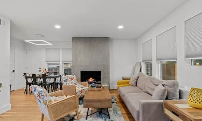 McNeil Casa | Sleeps 12, Fast Wi-Fi, EV Charger, Remote Worker