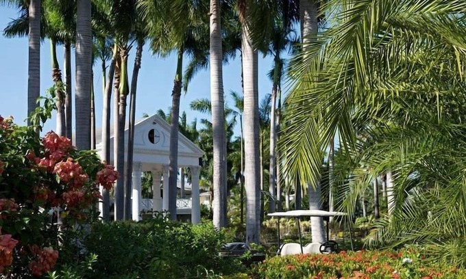 Montego Bay Complejo | Relaxing Villa w/ Free WiFi, Fitness Center, Spa Access & Cocktail Lounge