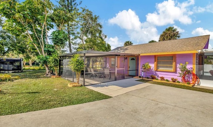 Indian River Estates Casa | Stylish 2 Bedroom Villa with Pool