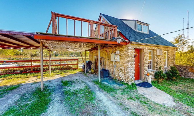 Tower Heights Cabaña | Vintage Route 66 cottage with deck, views, yard games - near downtown