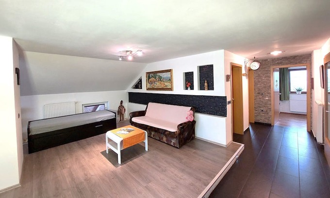 Dobrova-Polhov Gradec Apartamento | Countryside Two Bedroom Apartment near Horjul