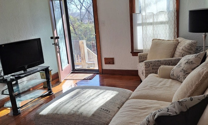Spring Grove Village Casa | Charming woodside cabin feel.