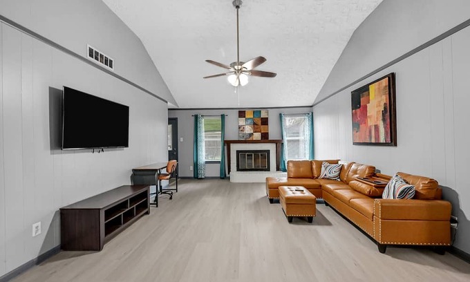 League City Casa | New Listing/NASA/ 4br 2ba 2000sq Sleeps10, Pet Friendly,Monthly discounts
