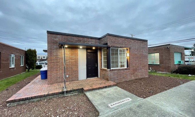 Hilltop Casa | Dr. Murray's Office - Pristine Hilltop Home Close to Hospitals and Light Rail