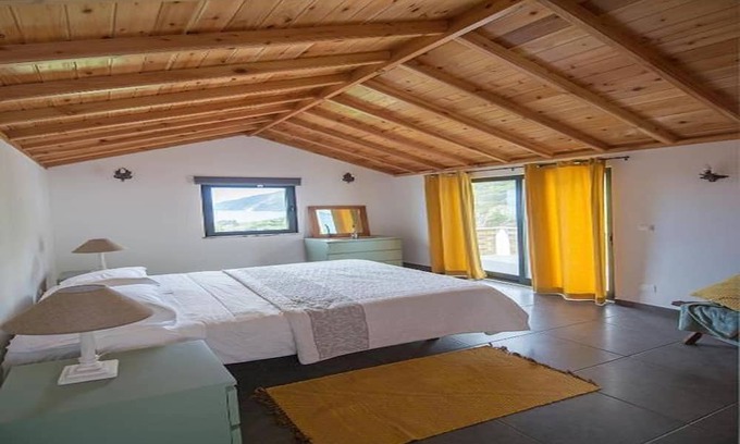 Praia do Norte Casa | Blue House with Sea View