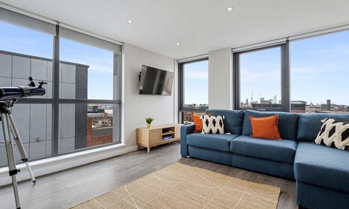 Baltic Triangle Apartamento | Host & Stay | The Baltic Penthouse 2