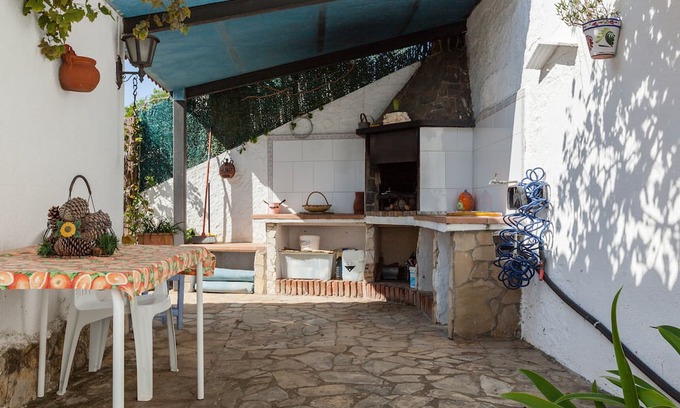 Sant Cebria de Vallalta Casa | Holiday Home "Villa Vistamar" with Sea View & Private Pool