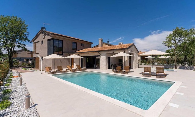 Kadumi Casa | Villa Curitico, modern villa for 8 guests with heated pool and wellness only 6 km from of Porec and