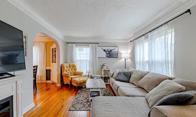 Rocky River Casa | Charming family home