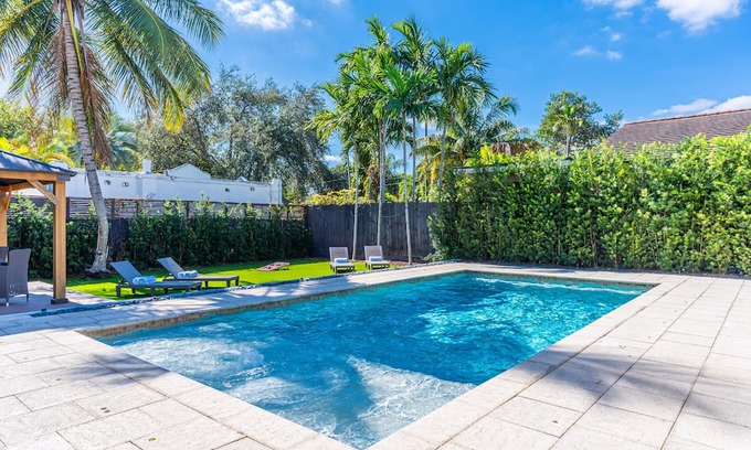 Coral Way Casa | Magnificent Tropical Pool House Miami Coconut Grove - Stunning Backyard