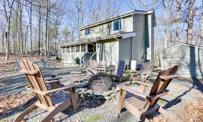 Lackawaxen Cabina | Rustic Masthope Mountain Retreat w/ Private Sauna!
