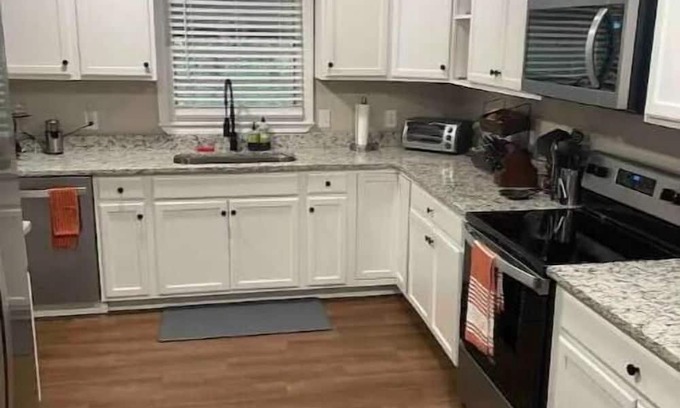 Westover Casa | Pet Friendly 2 bed,2 full bath home with fenced back yard