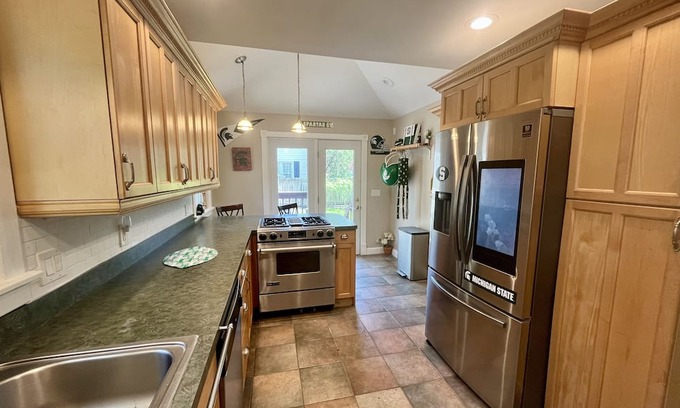 Old Town Casa | Old Town Spartan House-Walk to River Trail, restaurants, charming shops, yoga.