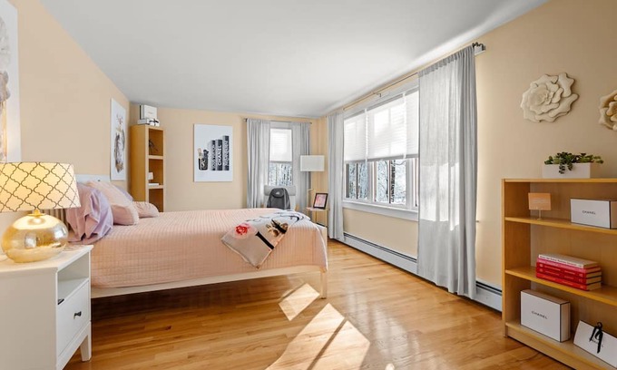 North Andover Casa | "Charming Retreat: Home Away from Home in one of New England's Oldest Towns"
