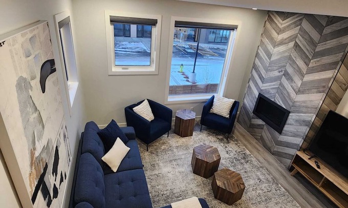 Calgary Casa | This townhouse is a 3 bedroom(s), 2.5 bathrooms, located in Calgary, Alberta.